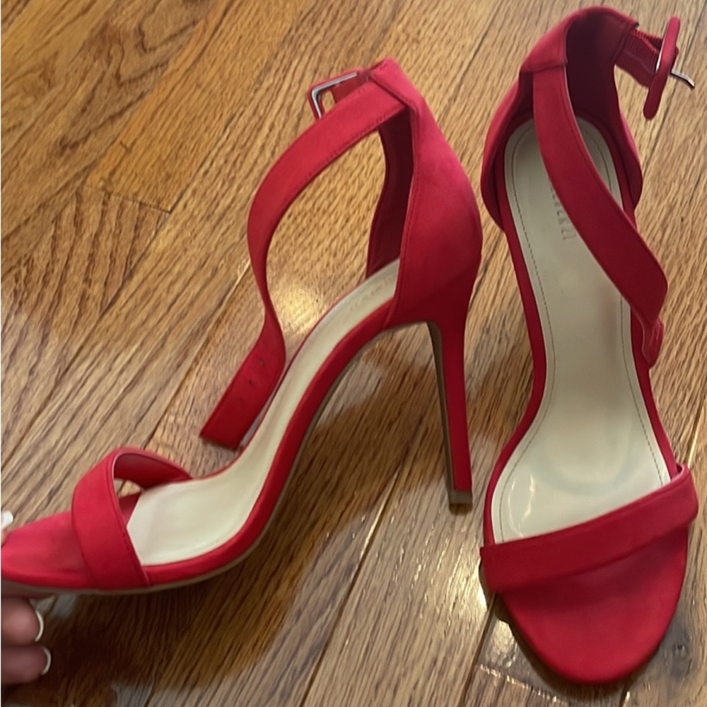 Brand new never used size 8 red pumps